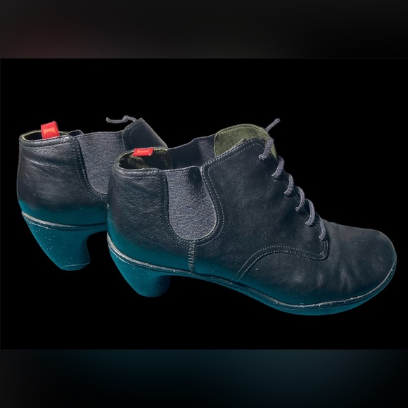 Soft black leather heeled ankle boots by Camper. Size 40-41. - Picture 6 of 9
